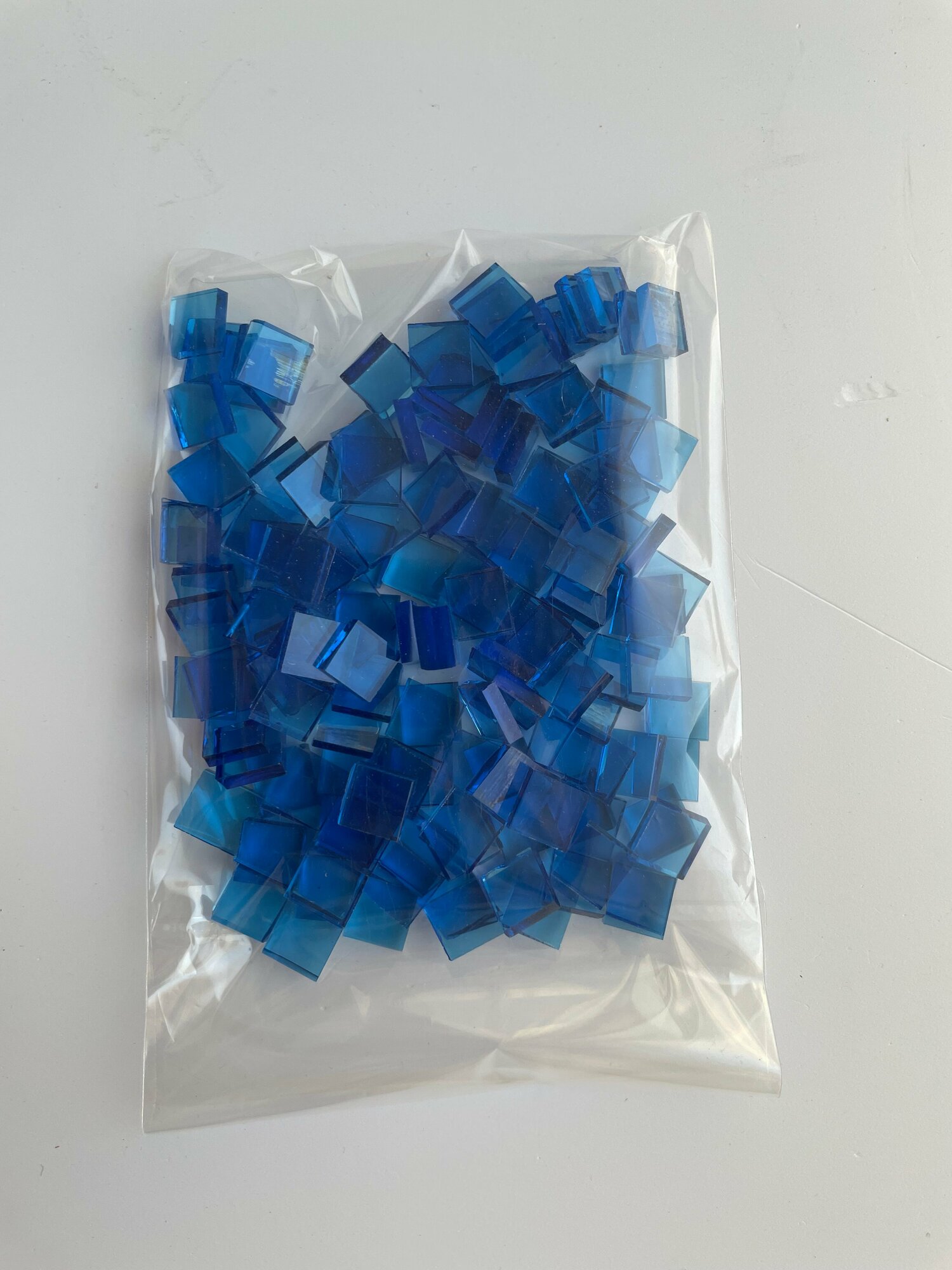 Мозаика из светло-синего прозрачного стекла 3 мм, 10х10 мм, 150 шт