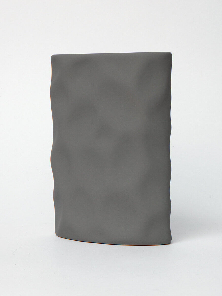 Ваза ISMAT VM-903LG, матовая, настольная, 25x9 см, черная, серая — фото 1