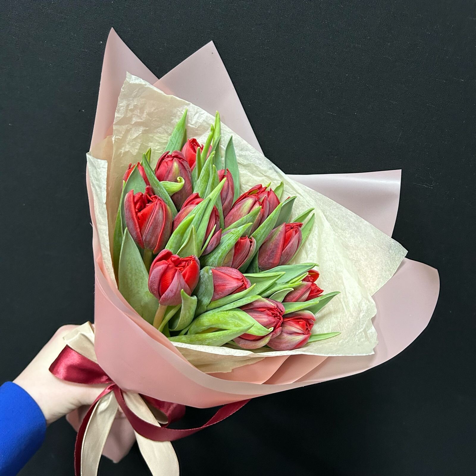 Букет из 15 пионовидных тюльпанов Ред Принцесс