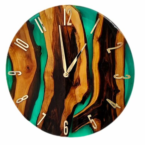 Часы настенные ручной работы из дерева и эпоксидной смолы 