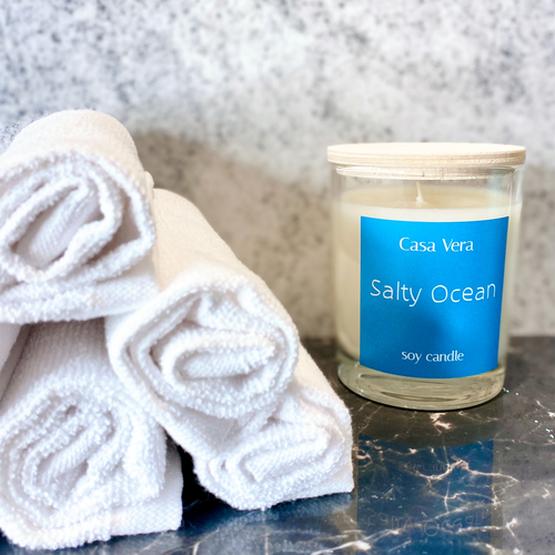 Свеча ароматическая «Солёный океан» (Salty Ocean) из соевого воска в стакане с крышкой, 250 мл // Аромасвеча с запахом моря // Хлопковый фитиль // Готовый подарок (другу, подруге, коллеге, учителю)