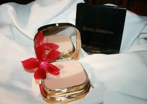 Пудра Dolce & Gabbana Perfect Finish Powder Foundation, оттенок 95 BUFF