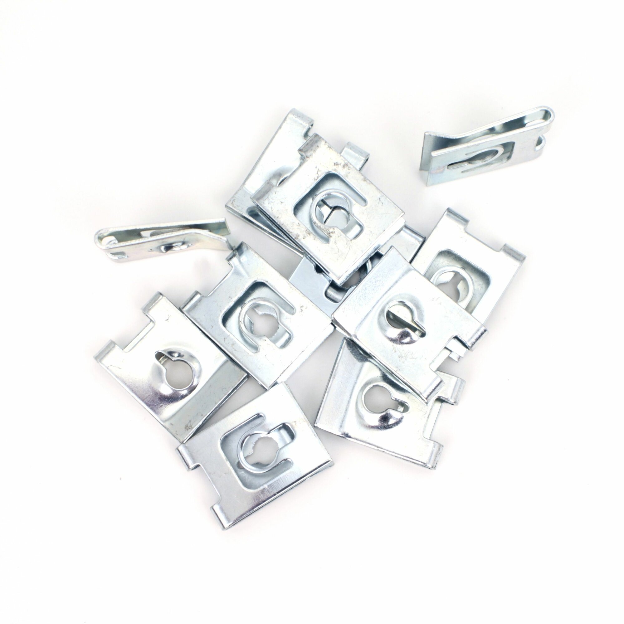 фото Скоба под саморез 50 шт ВАЗ, Лада (гайка, пластина, фиксатор, клипса) пружинная, закладная крепления шумоизоляции, крыла, щитков, фартука брызговика (подкрылка), балки переднего бампера, защиты двигателя для ВАЗ, Lada (Лада)