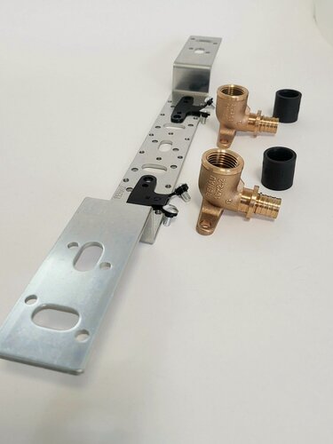 Изображение товара Угольник (водорозетка) REХAU переходной бронзовый 16х1/2" ВР, на планке с гильзами 16 мм Rehau.