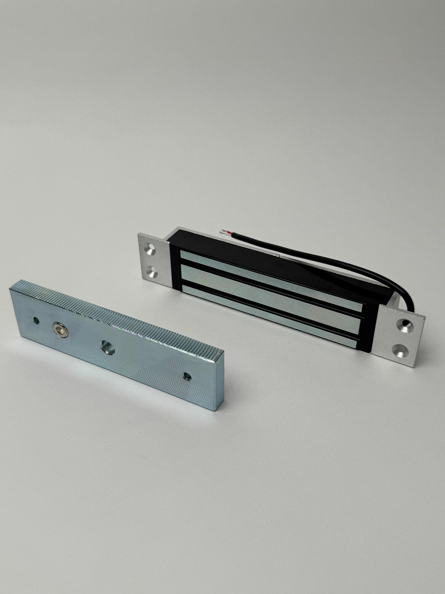 Однодверный электромагнитный замок AX180KGA — фото 1