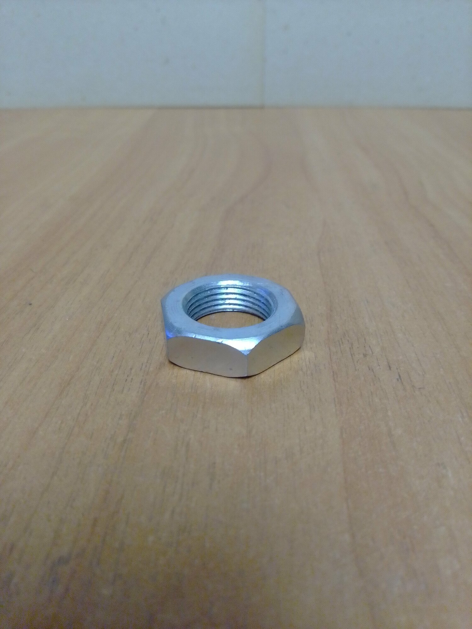 фото 250640-п29 Гайка М20х1.5 низкая для автомобилей ГАЗ, ЗИЛ, УАЗ. Красная Этна.