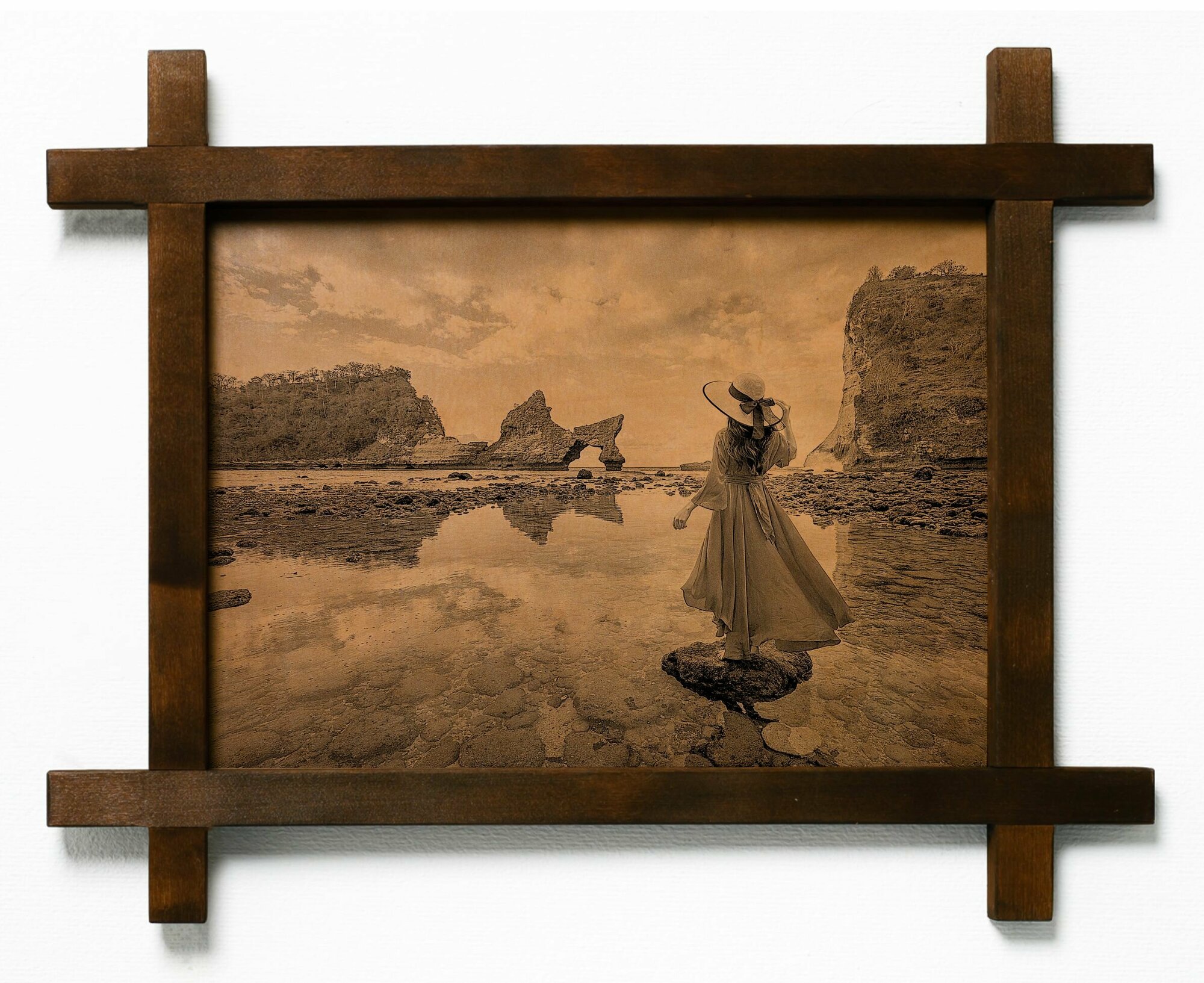 Картина Девушка на пляже, гравировка на натуральной коже, интерьерная для украшения и декора на стену в деревянной раме, подарок, BoomGift