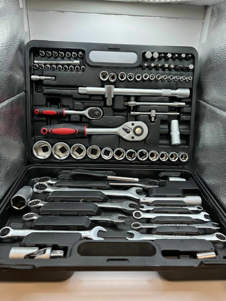 фото Профессиональный набор инструментов 82 предмета в защитном кейсе для ремонта автомобиля