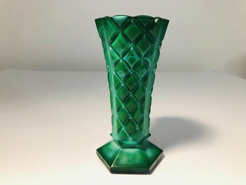 фото Ваза винтажная "малахитовая сетка", рельефное богемское стекло 70-е годы