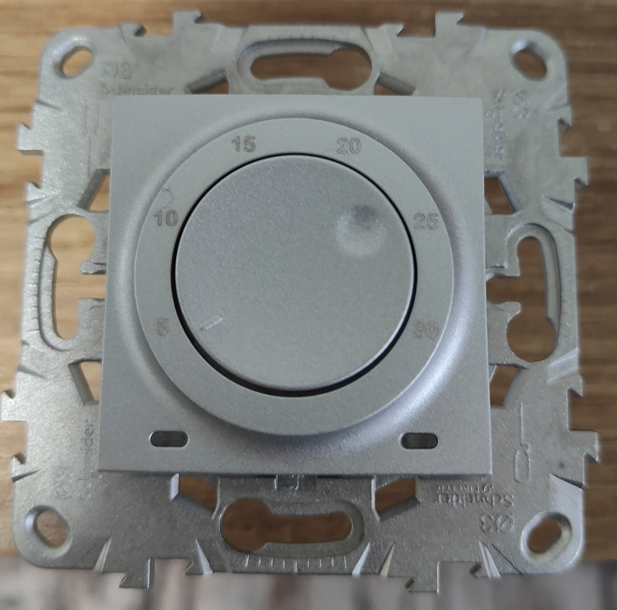 Терморегулятор для обогревателей и кондиционеров Unica New 1.7кВт алюминий