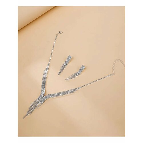 Комплект бижутерии серебристый 490₽