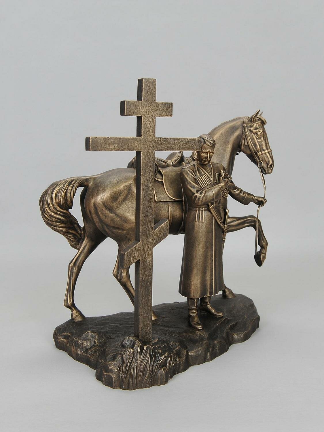 Статуэтка Покаяние казака, с крестом, "Вернисаж истории" (высота 25 см, цвет патина бронза)