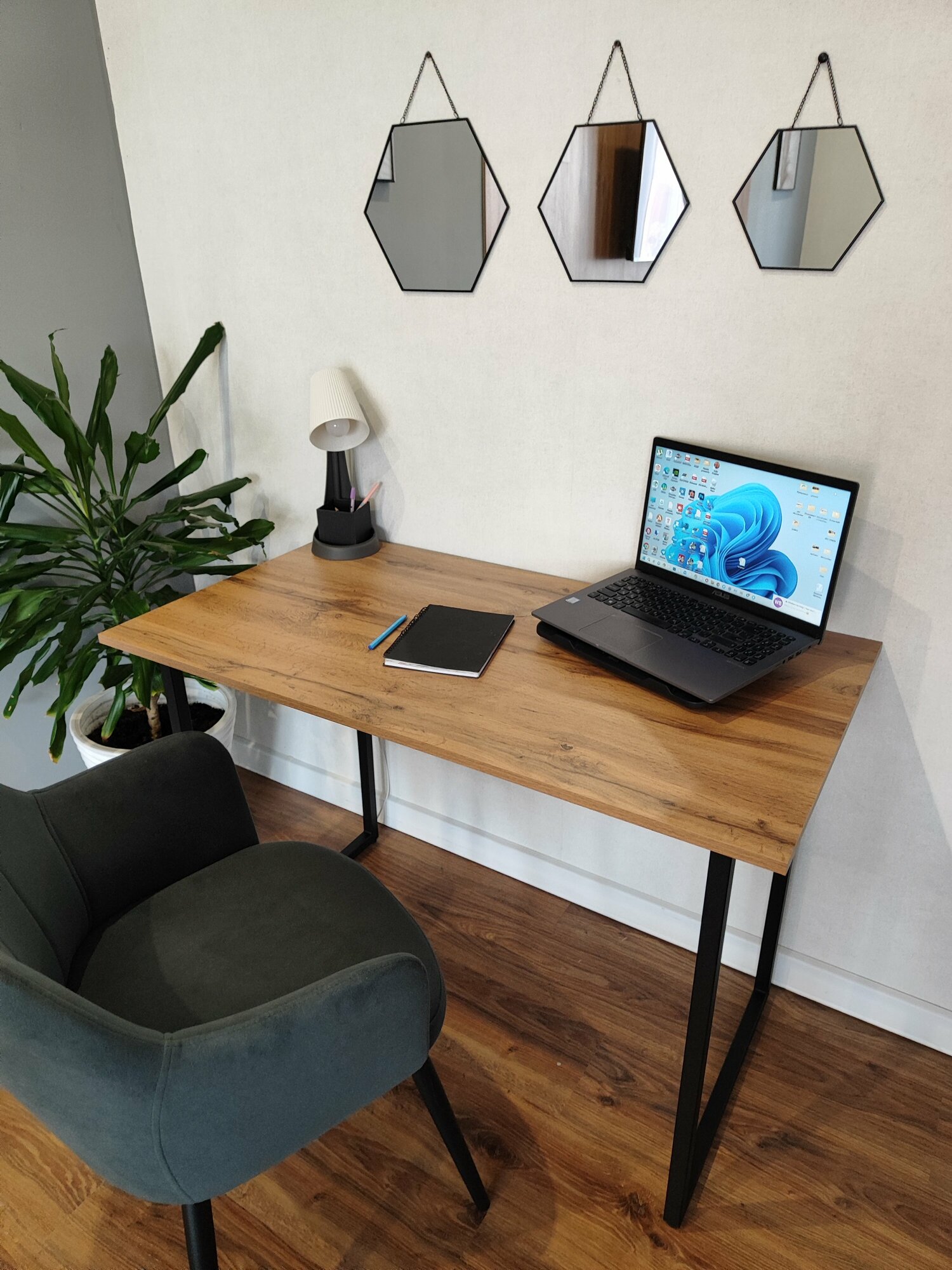 фото Стол письменный компьютерный лофт