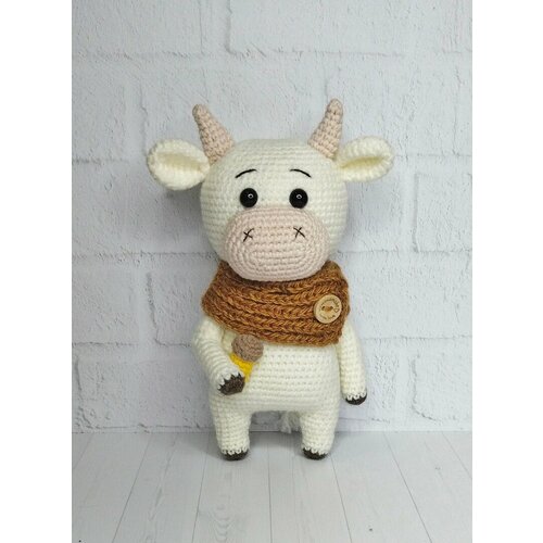 Интерьерная вязаная игрушка Бык-кофеман, 18 см