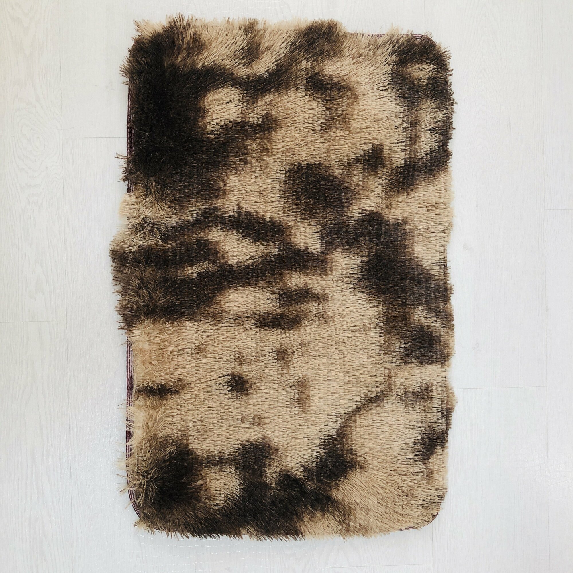 фото Коврик прикроватный / Ковер пушистый / Ковер на пол 51х80 / Прикроватный коврик / Ковер темно-коричневый / Коврик в спальню / Коврик для ванной