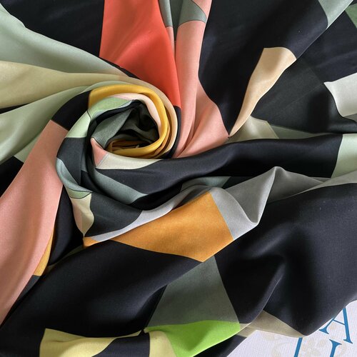 Шёлковый платок/шёлк 100%/134 см* 136 см/Италия