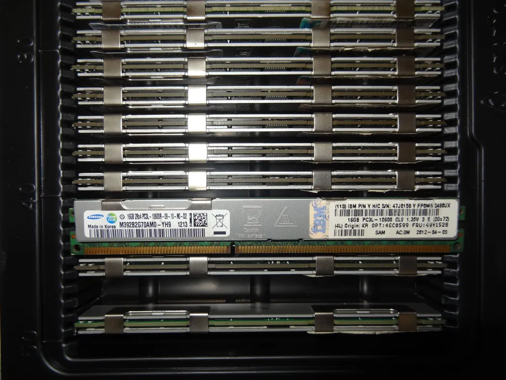 Серверная память DDR3 16GB ECC REG 2Rx4 PCL3-10600R 1.35v M392B2K70AM0-YH9 1333Mhz IBM