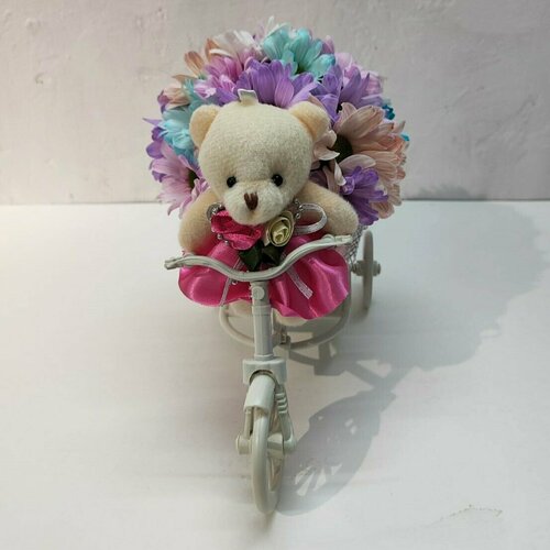 Цветная хризантема в кашпо велосипед с игрушкой