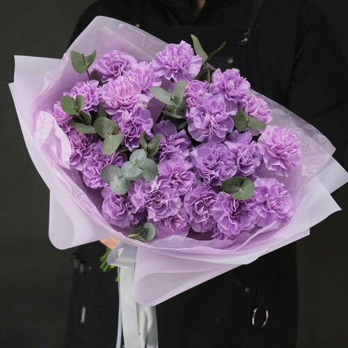 25 сиреневых диантусов Мун Аква с веточками эвкалипта MB133