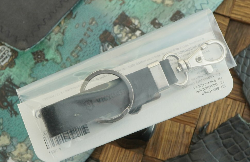 Брелок-карабин VICTORINOX