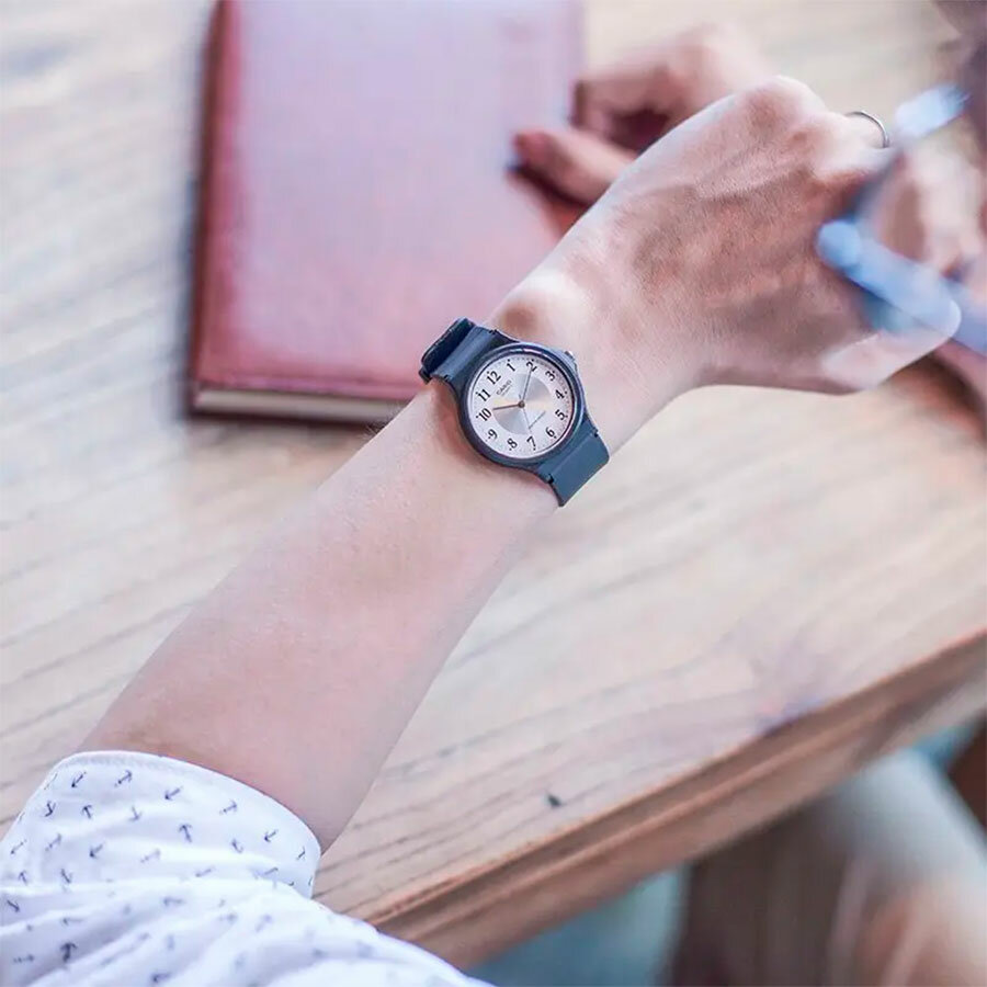 Наручные часы CASIO Collection, белый, черный, серебряный — фото 1