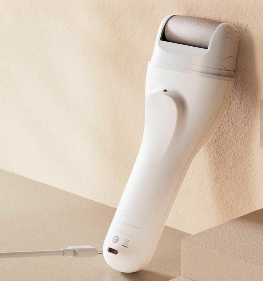 Комплектация электропилки Behheart M20 White: прибор, три насадки, USB-кабель, инструкция