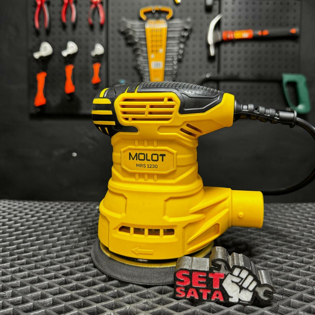 Эксцентриковая шлифмашина MOLOT MRS 1230, 300 Вт, 125 мм, 13000 об/мин (1335778)