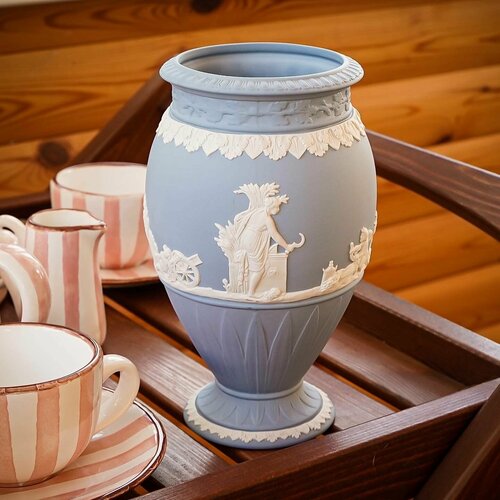 Wedgwood ваза с Деметрой Богиней плодородия, Англия, 1970-1980 гг.