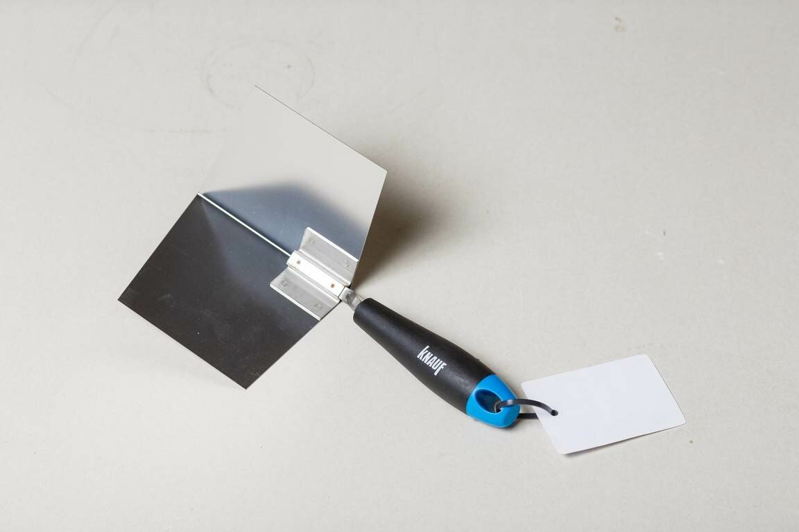 фото Шпатель КНАУФ для внешних углов