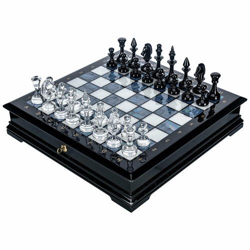Шахматы с перламутром и фигурами из хрусталя 45х45 см эксклюзивные деревянные шахматы с фигурами из кости бородино 45х45 см