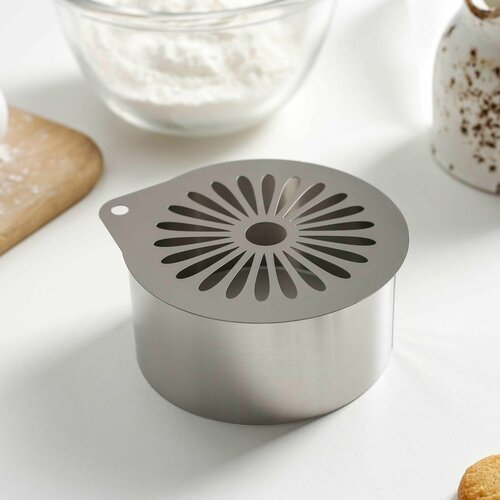 Форма для выкладки с трафаретом Ромашка 8x8x4 см 391₽