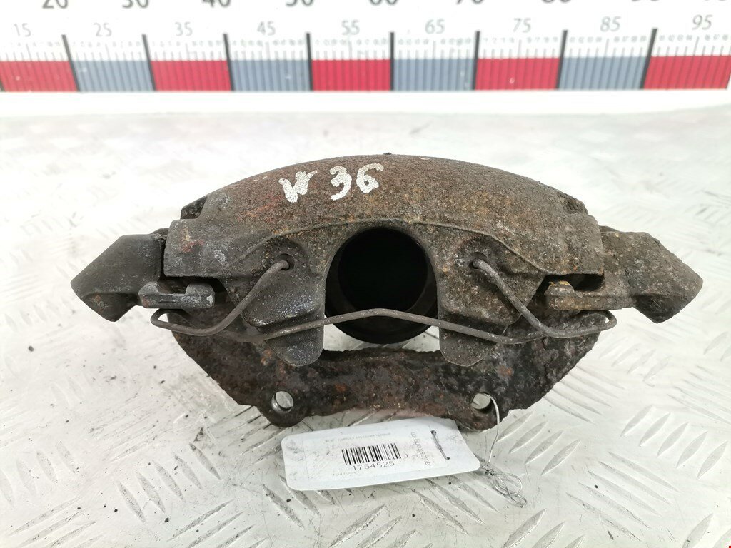 Суппорт передний правый Ford Focus 2 1682875