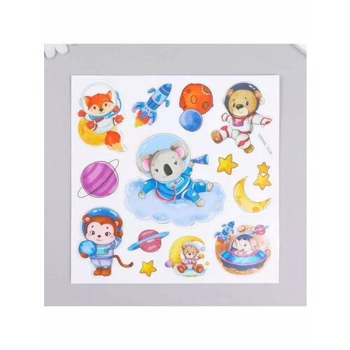 Наклейка фосфорная Звери космонавты 25х205 см 470₽