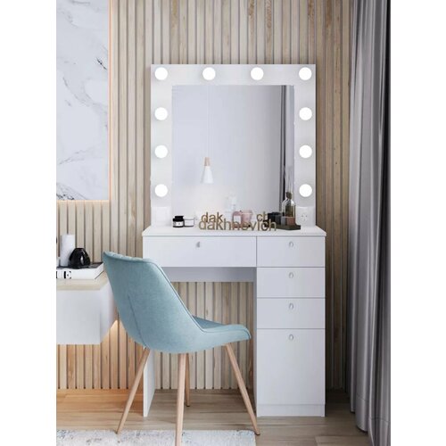 Туалетный столик с зеркалом и подсветкой