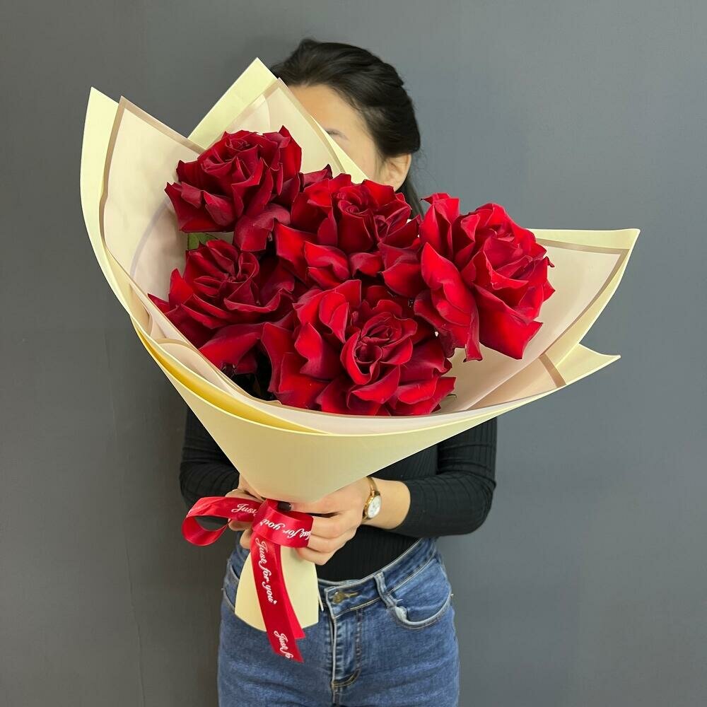 5 красных французских роз "Комплимент по-французски"❤️ ❤️ ❤️