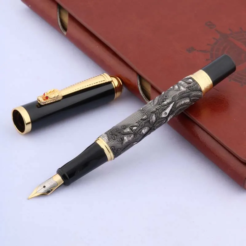 Интересная перьевая ручка с чехлом из бархата