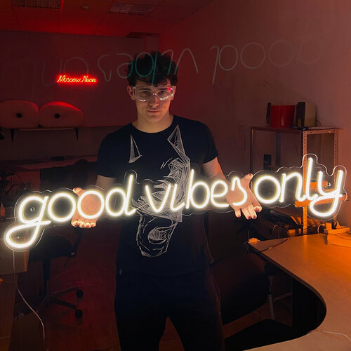 Изображение товара Неоновая вывеска, светильник декоративный с надписью Good vibes only 110х24