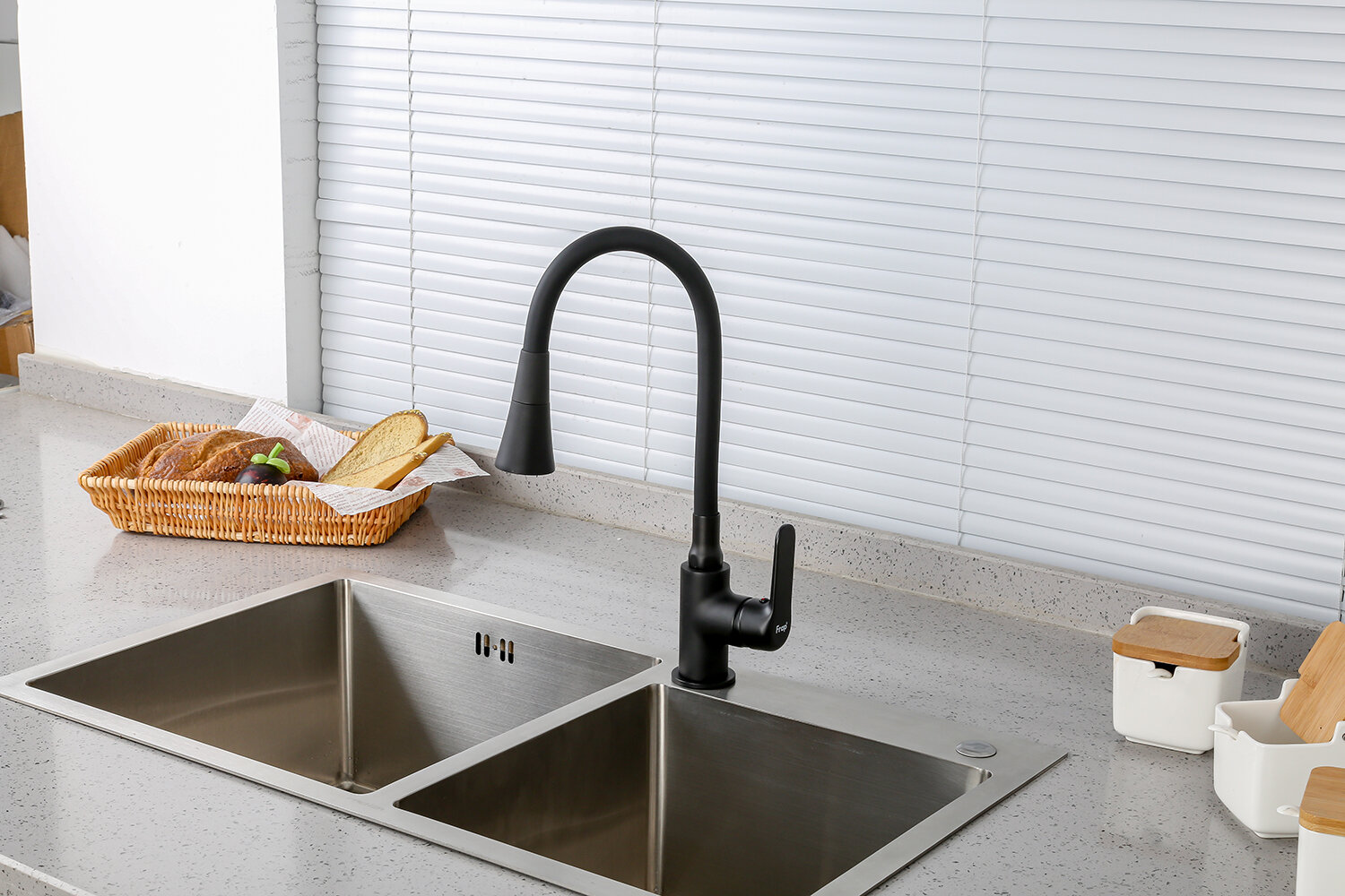 Смеситель кухонный Frap H17-6 F4417-6, с гибким изливом и аэратором