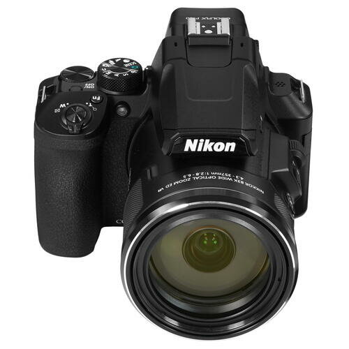 Компактная фотокамера Nikon P950