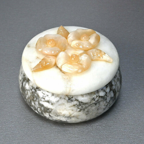 Шкатулка из ангидрита с цветами бол 10010065мм 67007 радуга камня 1650₽