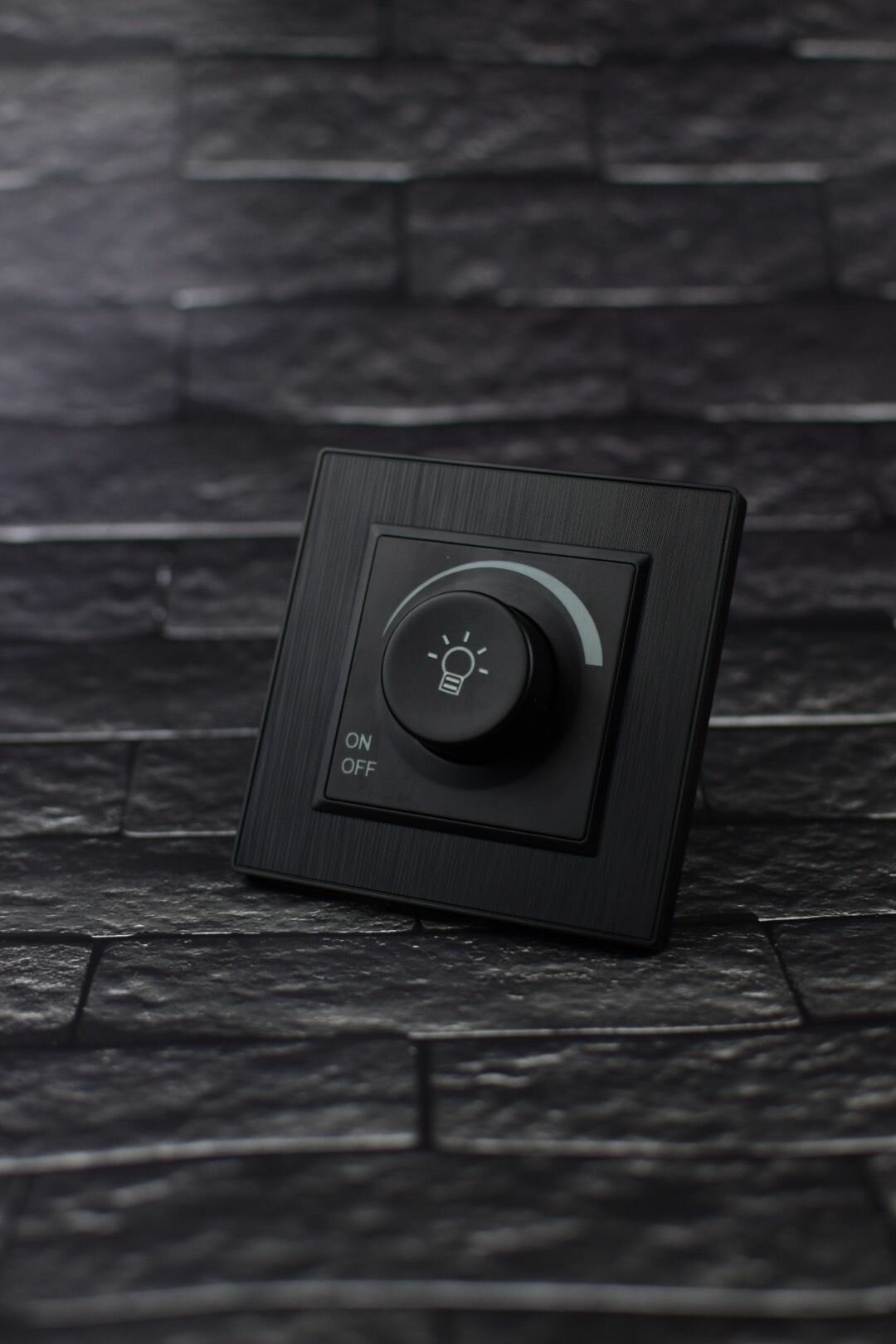 фото Диммер выключатель светорегулятор золото