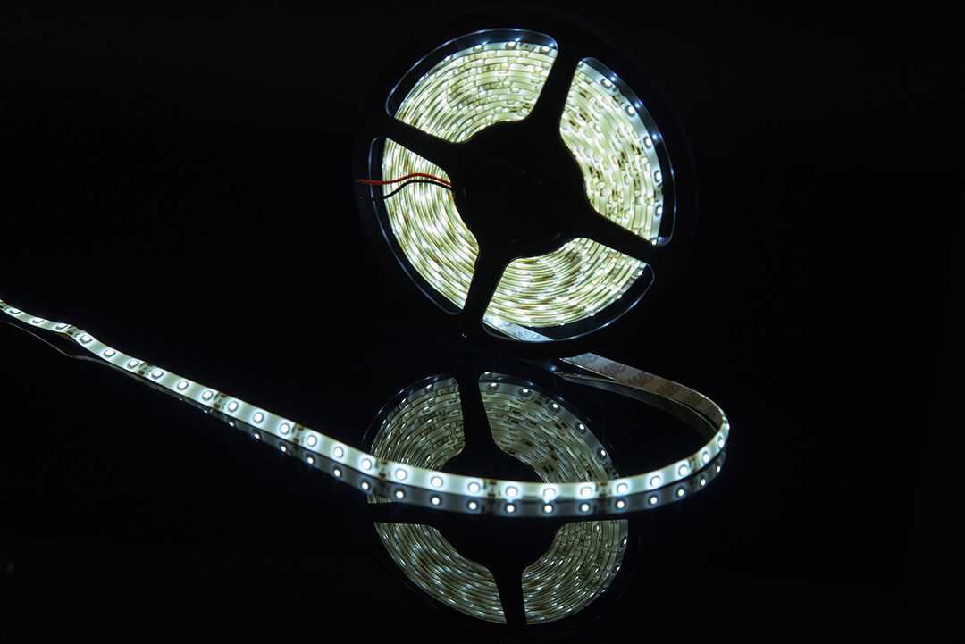 Светодиодная лента SMD3528 120Led/m 96W/m IP20 12V (холодный белый) 5m