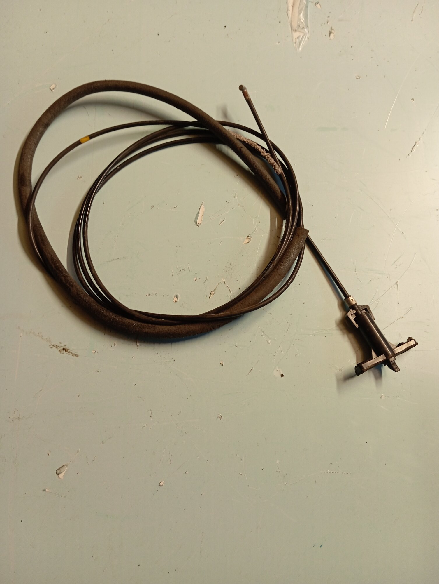 Хундай старех н1 трос открывания лючка бензобака.