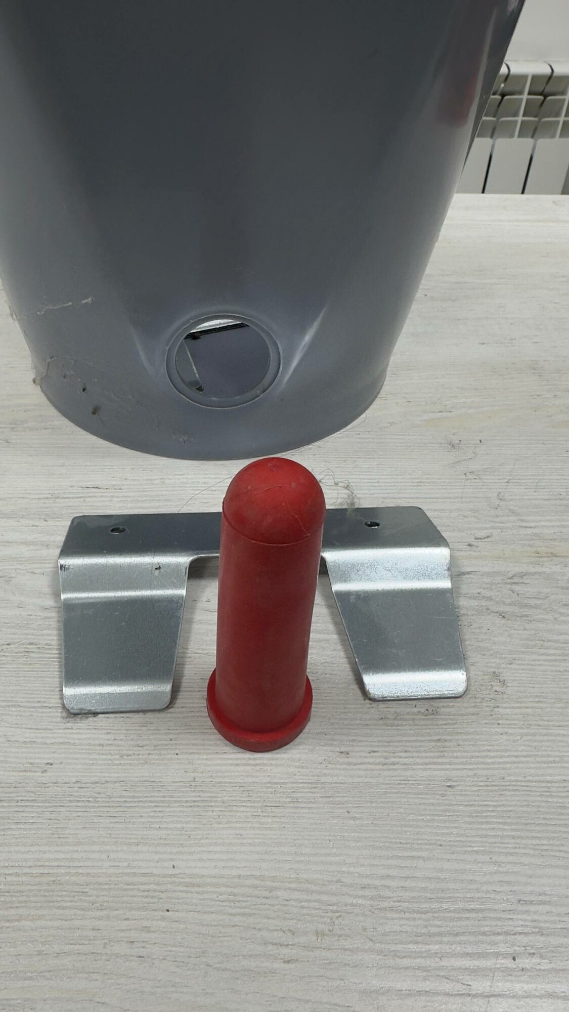 Ведро для теленка Melasty 8 л с соской, пластиковое, для выпойки молока — фото 1