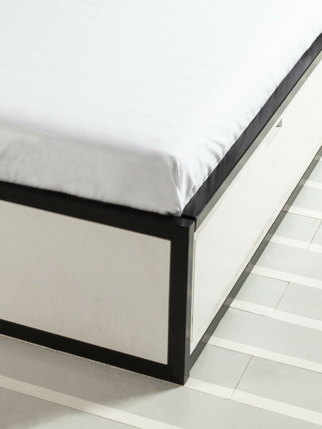 Белая простыня Ambesonne на двуспальную кровать евро 220х240 см  на матрас высотой до 26 см 