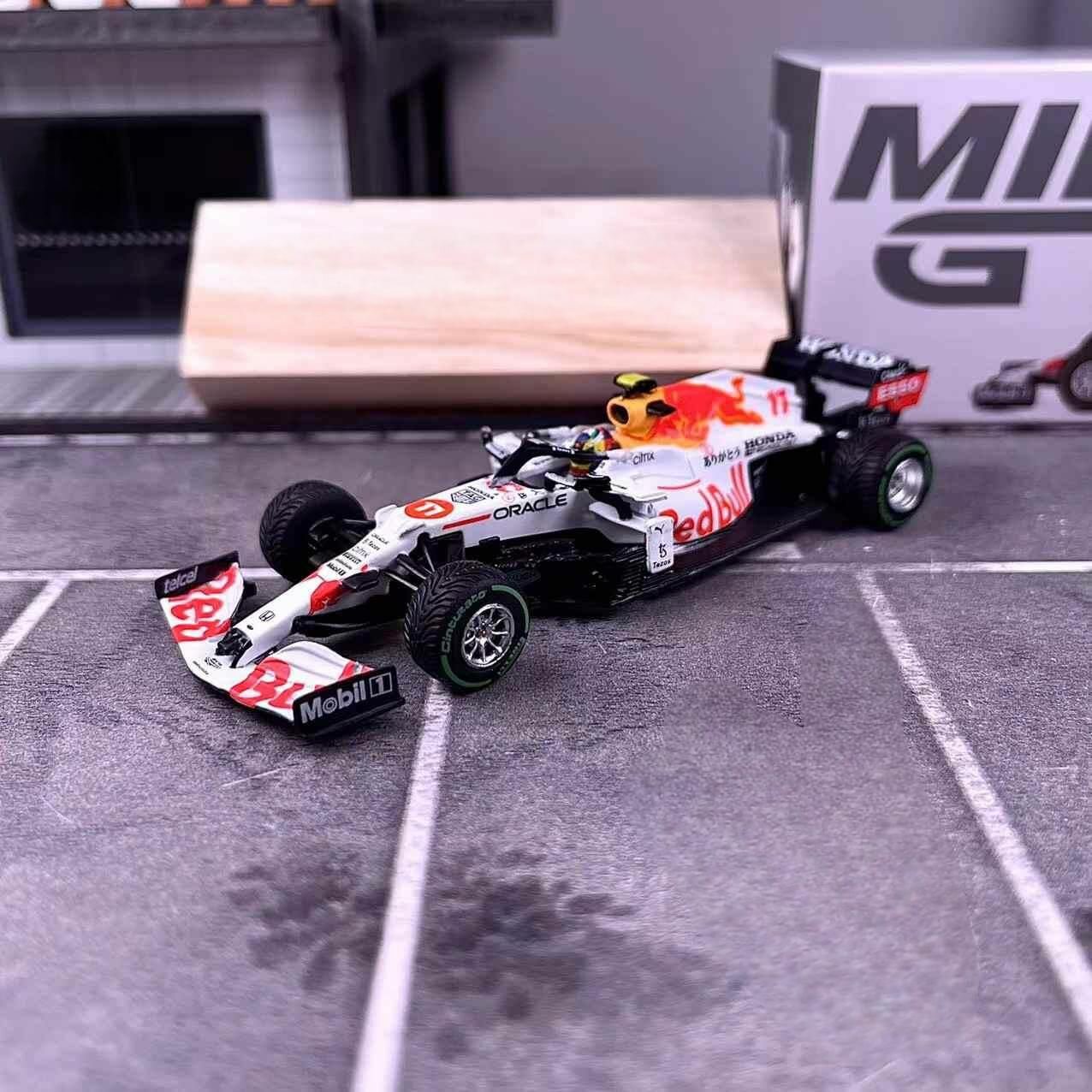 Машинка TSM Mini GT 1/64 #679 Red Bull RB16B #11 Sergio Prez 2021 Die-cast Alloy Car Model Collection Gift — фото 1