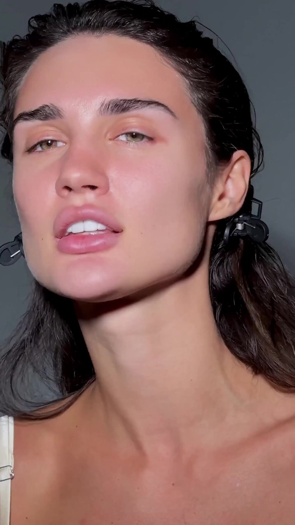 Блеск для губ, жидкое стекло Latte Beauty MIRROR, увлажняющий, прозрачный, 5 мл, оттенок 01 — фото 1