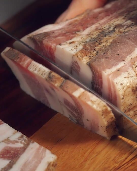 Сало Белорусское "Из Лавки", соленое, свинина, вакуумная упаковка, 250 г — фото 1