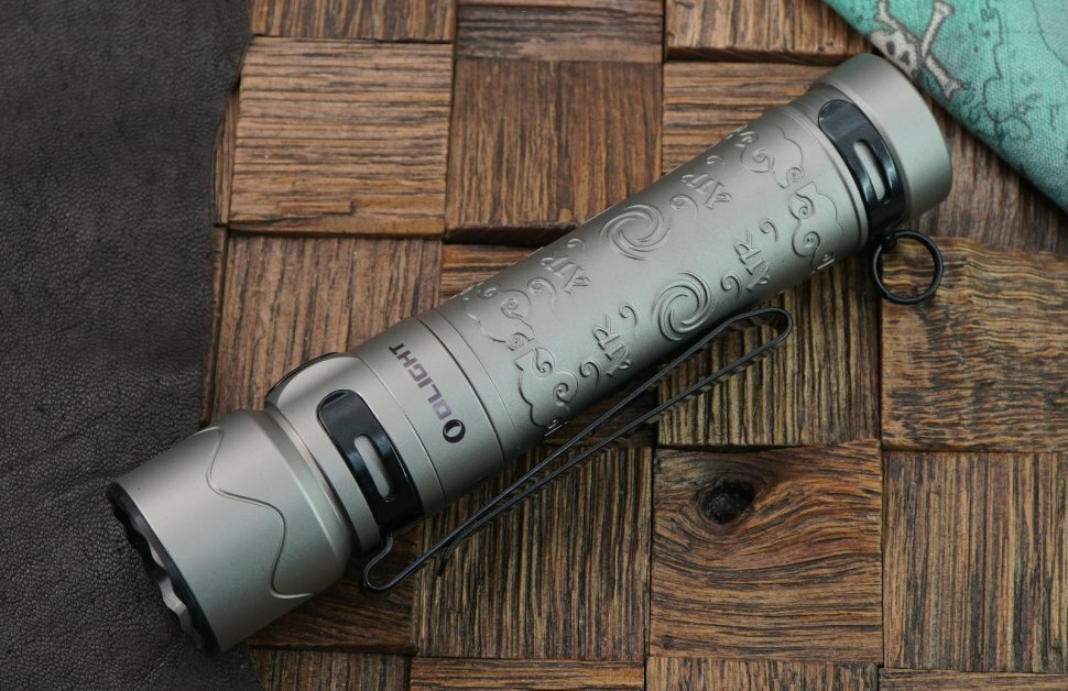 Тактический лимитированный фонарь Olight Warrior Mini 2 Titanium Air