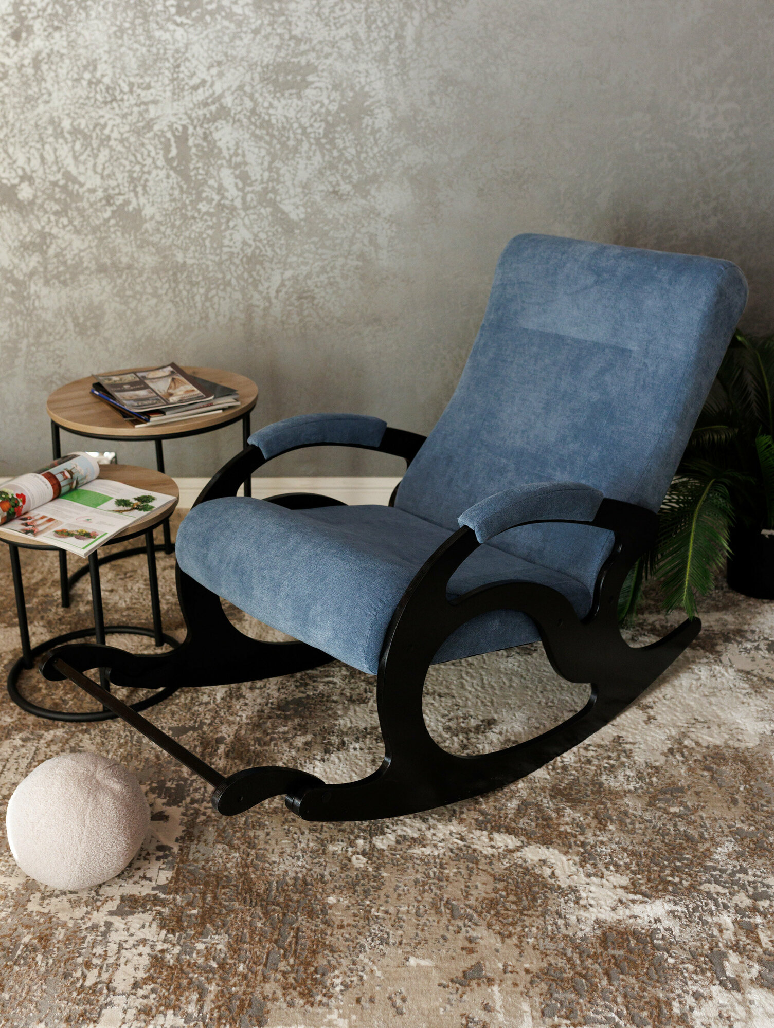 Кресло качалка интерьерное мягкое для дома с подножкой Ларгус джойфул 10